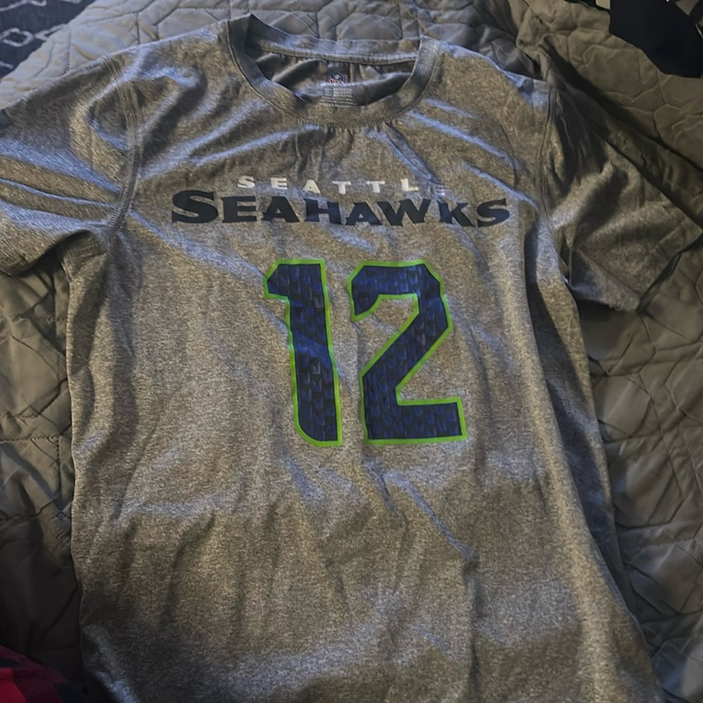 Boys size 10/12 Seahawks 12 athletic T